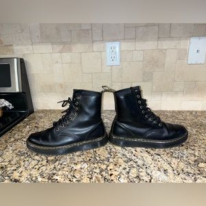 ONLY WORN ONCE Doc Martins women’s size 8 men’s size 6 unisex